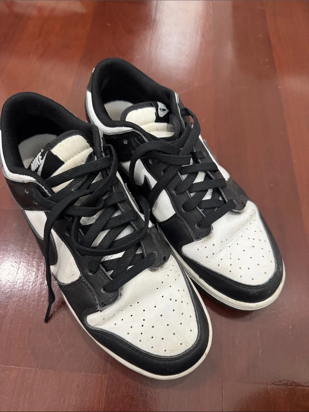 Nike Men’s Black and White Low-Top Sneakers